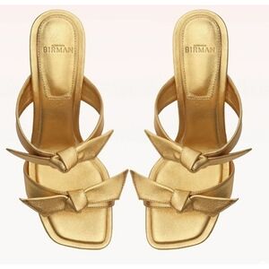$595 Alexandre Birman Clarita Square Flare 85 in Oro Gold
